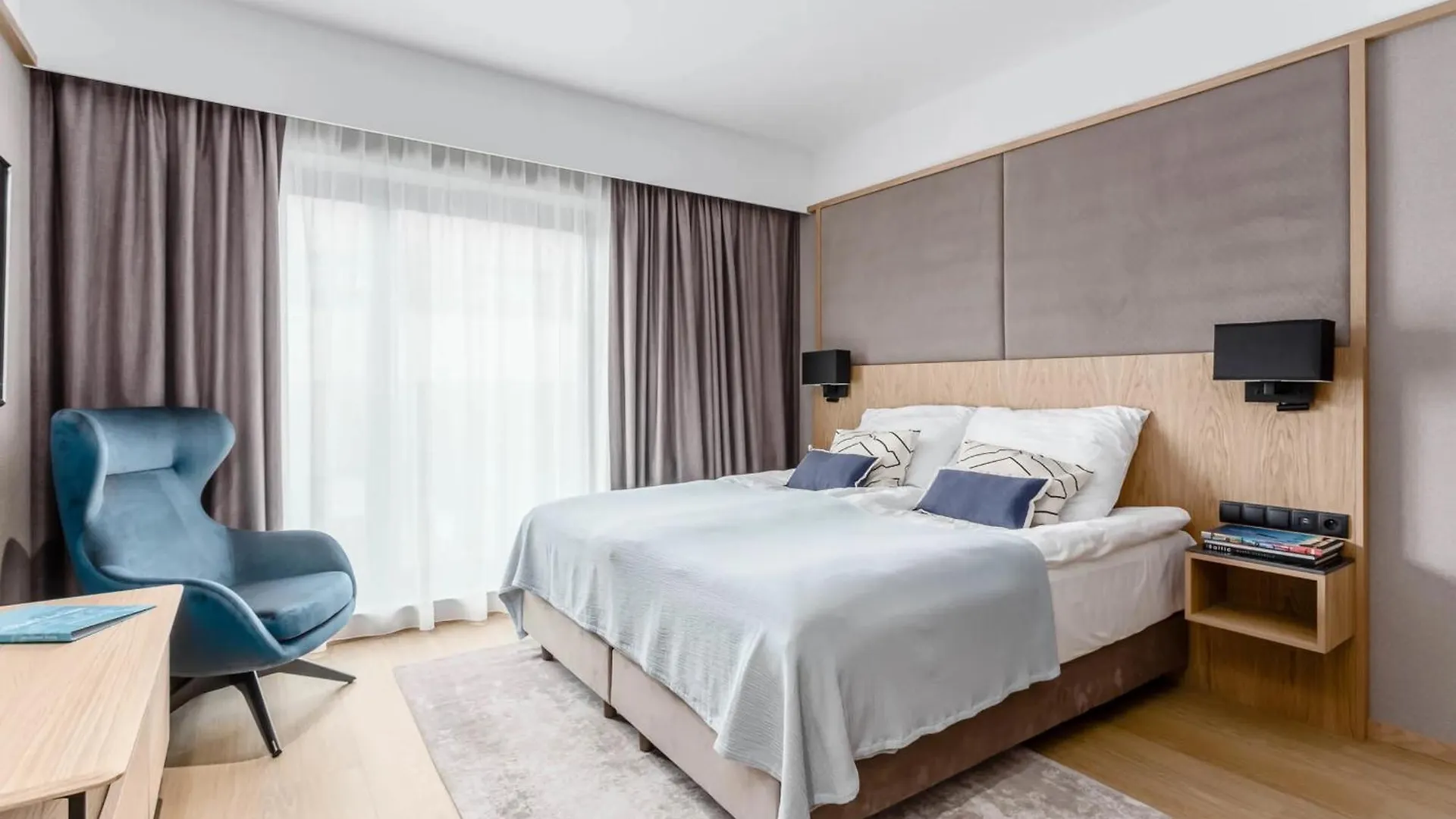 Deo Plaza Old Town Gdansk - Praia Apartaments contacts